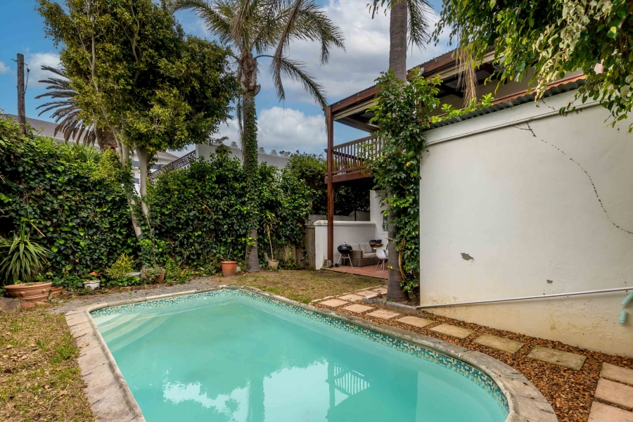 To Let 4 Bedroom Property for Rent in Vredehoek Western Cape